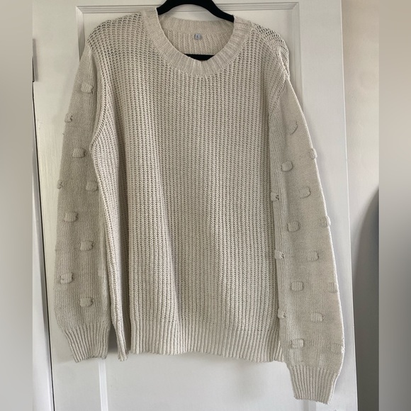 Womens Long Sleeve Chunky Knit oversized Crewneck Sweater. Cream, size Large. - Picture 10 of 13